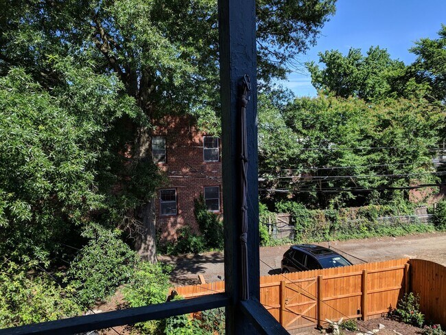 Building Photo - 118 S Colonial Ave