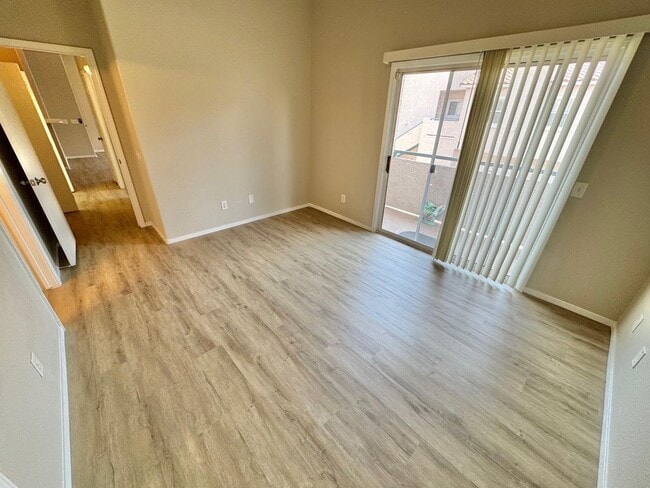 Building Photo - STUNNING 2 BEDROOM / 2 FULL BATH CONDO UNI...