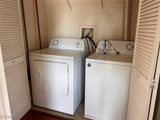 Building Photo - 2031 Dixie Belle Dr