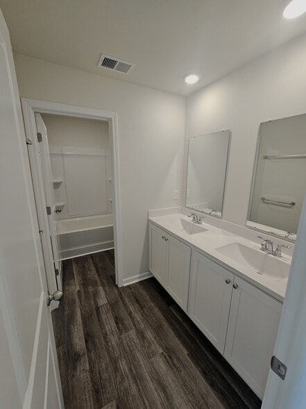 Building Photo - 3131 Fair Ridge Way