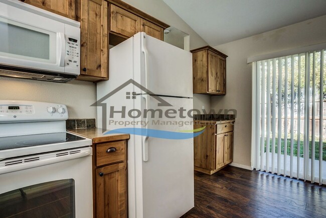 Building Photo - Beautiful 1 Bed 1 Bath Cottage Centrally L...