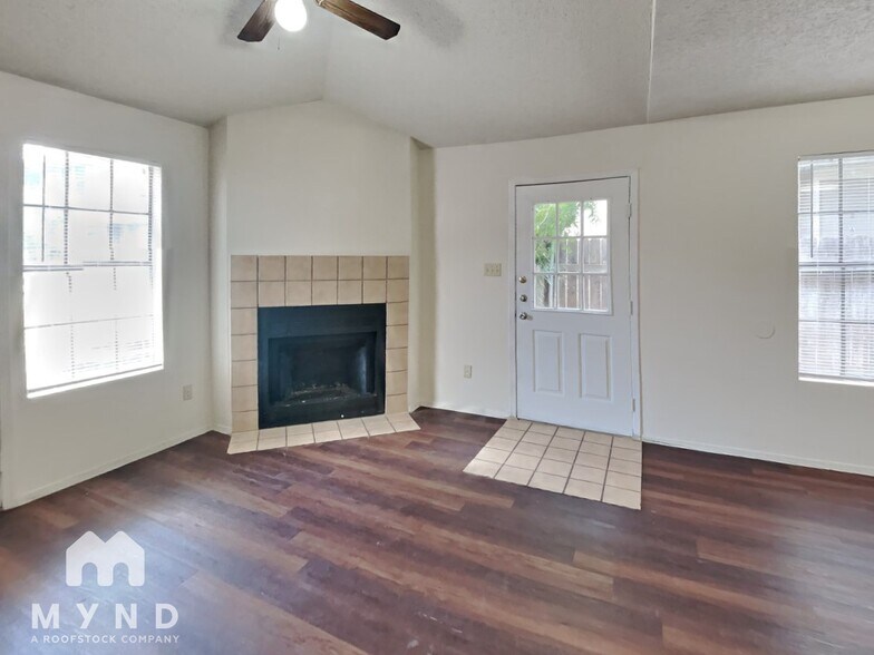 Primary Photo - 2214 Creekside Ln