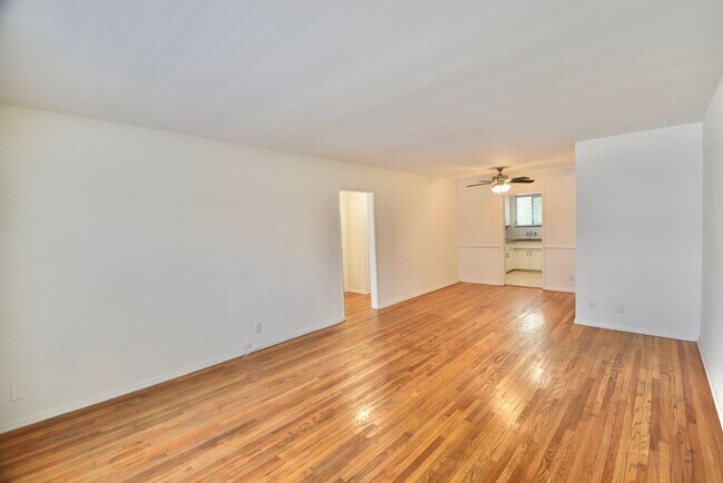 Building Photo - 5103 Cahuenga Blvd