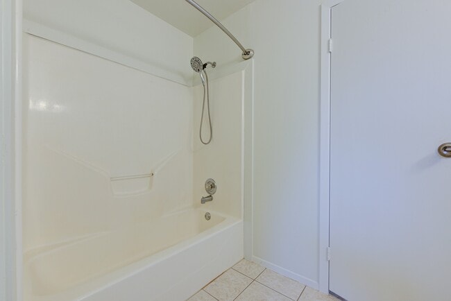 Building Photo - 2213 Baylor Dr