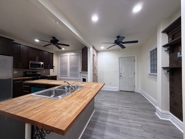 Building Photo - Updated 3BR 1 bath house now showing!