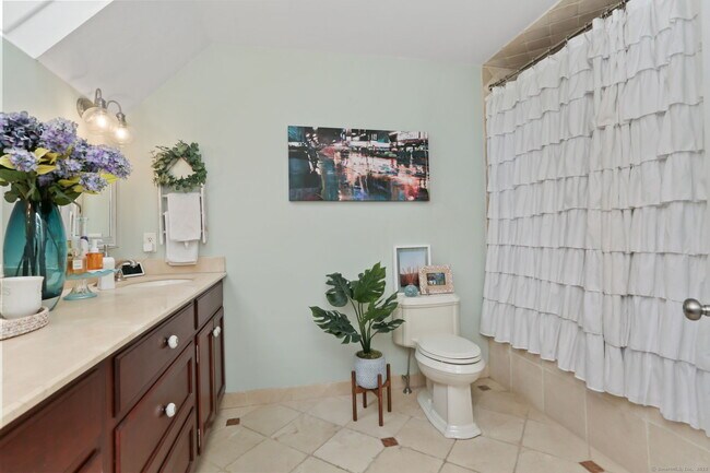 Building Photo - 101 Grove St