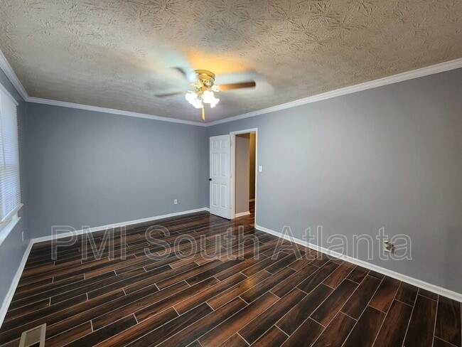 Building Photo - 143 Forrest Ave