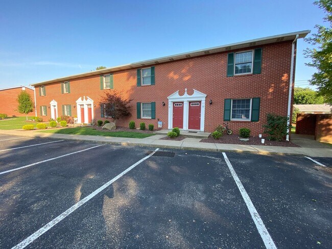 Building Photo - Wonderful 2BR Townhouse with Equipped Kitc...