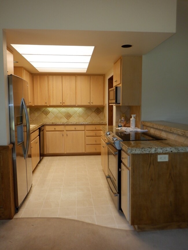 Building Photo - 3 Bed/2 Bath In River's Edge Community - G...