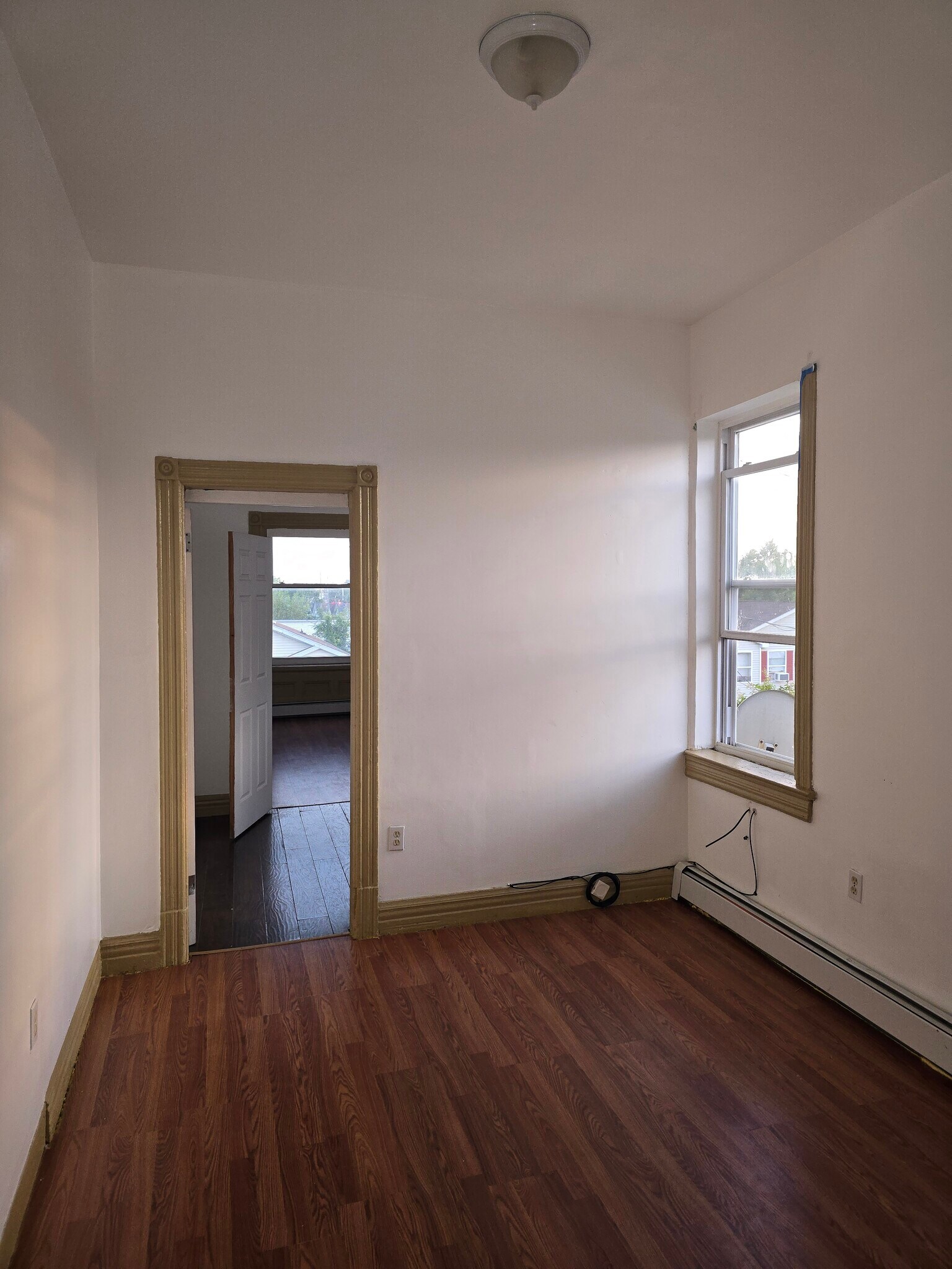 Large Living room - 354 15th Ave