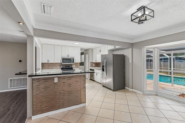 Building Photo - 7111 Gateway Ct