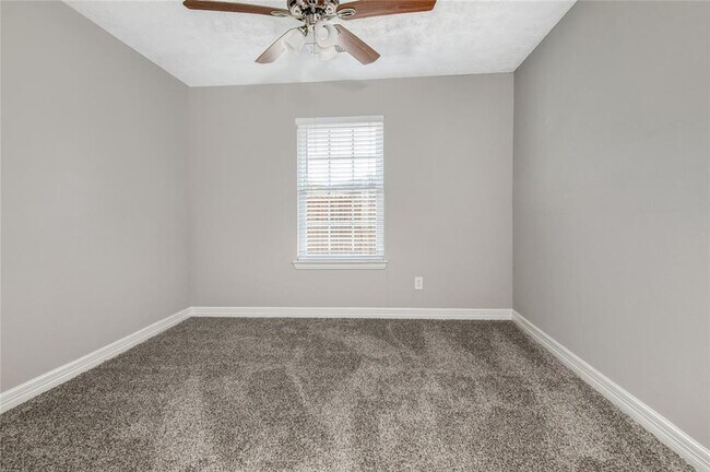 Building Photo - 2611 Desert Sage Dr