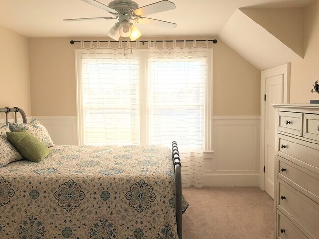 Building Photo - Windsor St-214