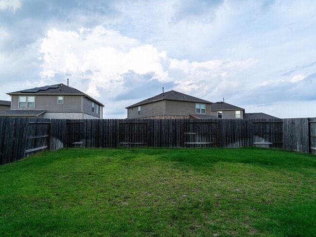 Building Photo - 8214 Star Ter Dr