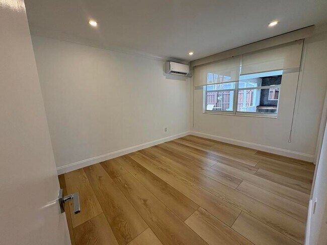 Building Photo - 1032 NE 16th Terrace