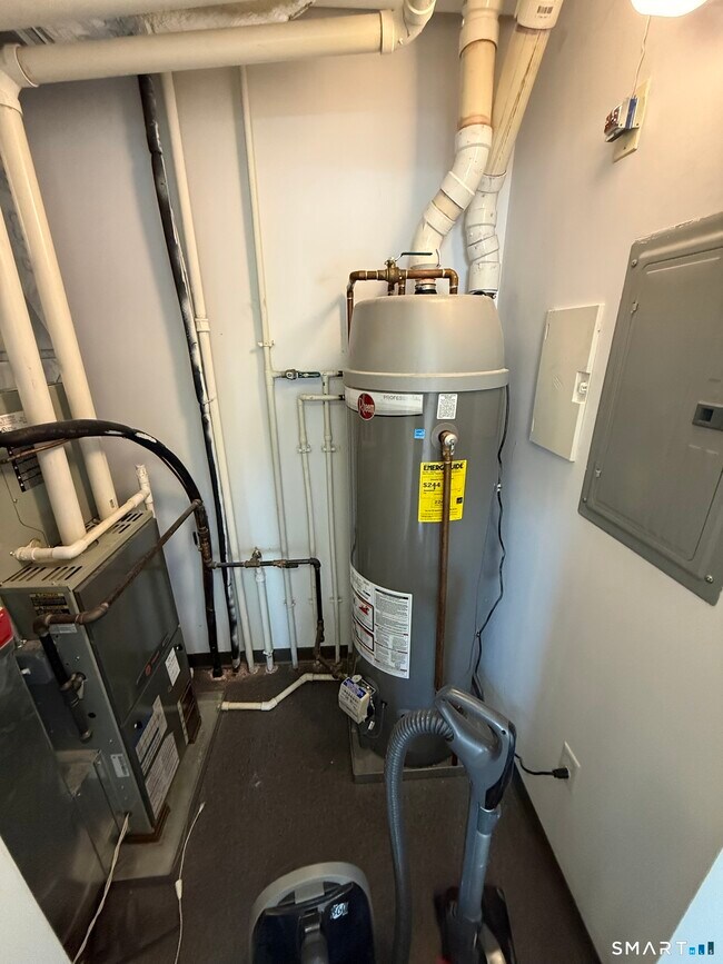 Building Photo - 22 Durham Rd