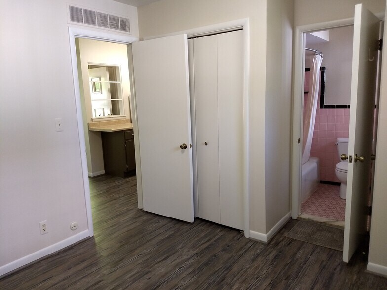 Building Photo - 284 North Ave