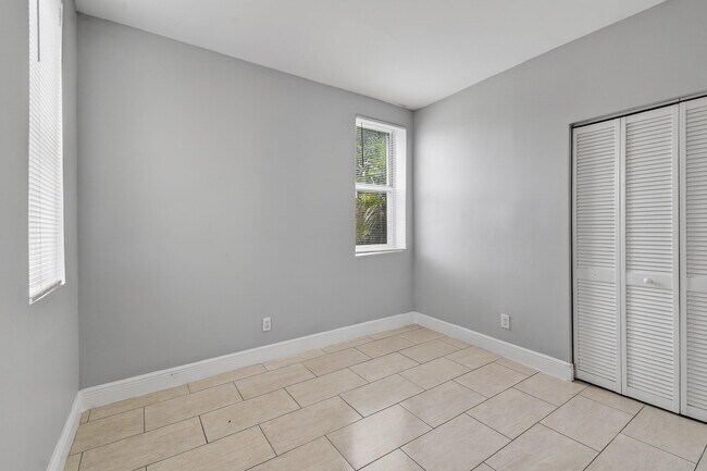 Building Photo - 1401 Division Ave