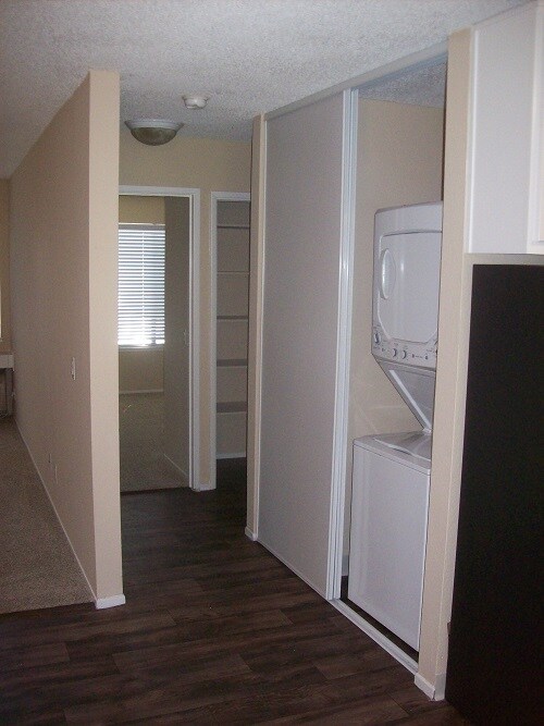 in home washer dryer - 3943 Southampton Ter