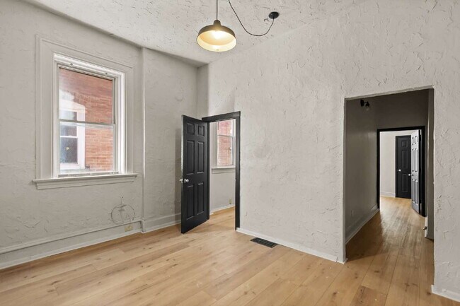 Building Photo - For Rent: Spacious 4 Bedroom Home in South...