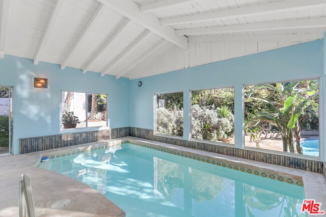 Building Photo - 1530 Valley View Rd