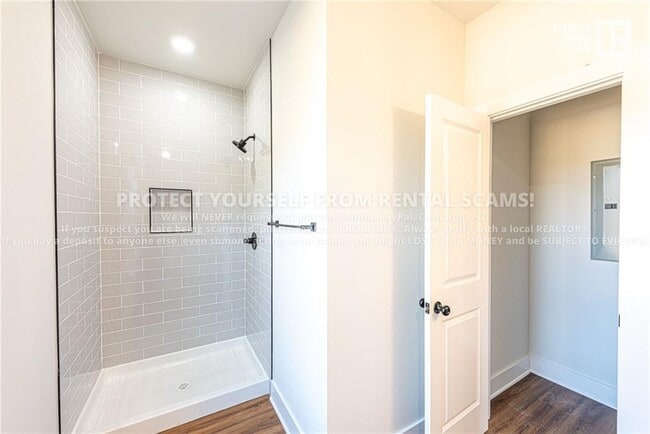 Building Photo - 1003 S Laramie Hts