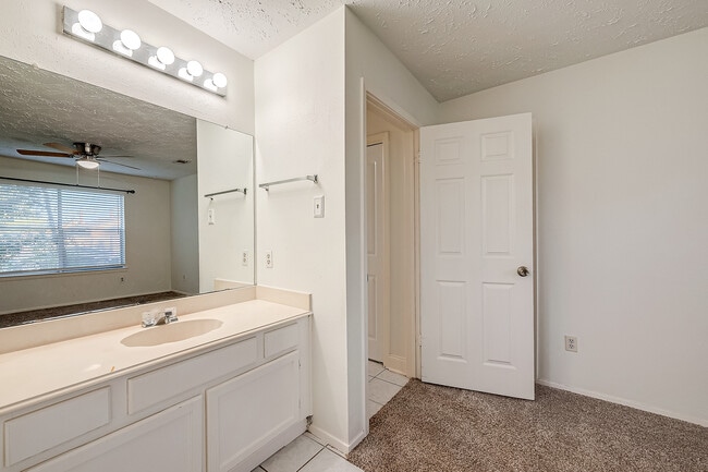 Building Photo - 3906 Quiet Pl Dr