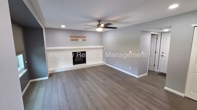 Building Photo - 5056 Weeping Willow Cir