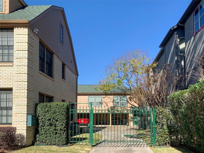 Building Photo - 1912 Sul Ross St