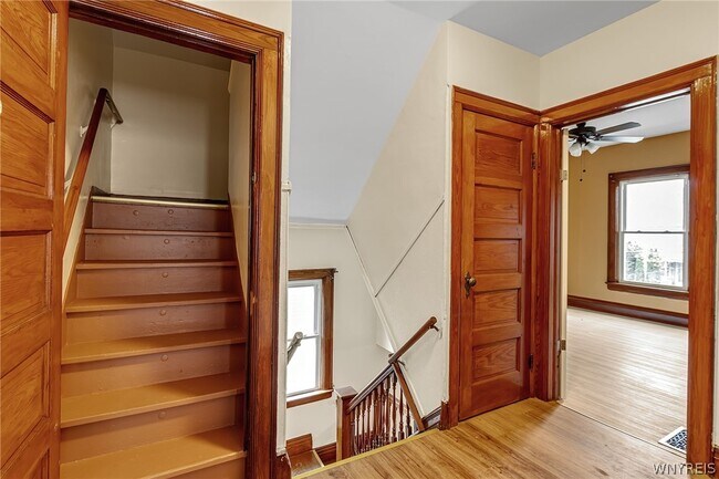 Building Photo - 37 Alsace Ave