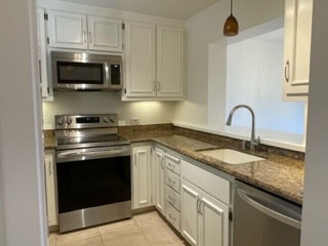 Building Photo - 629 Vía Casitas