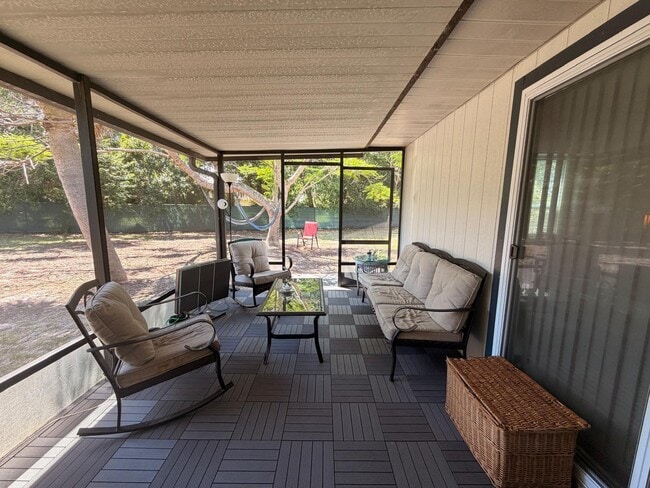 Building Photo - 1902 SW Aladdin St