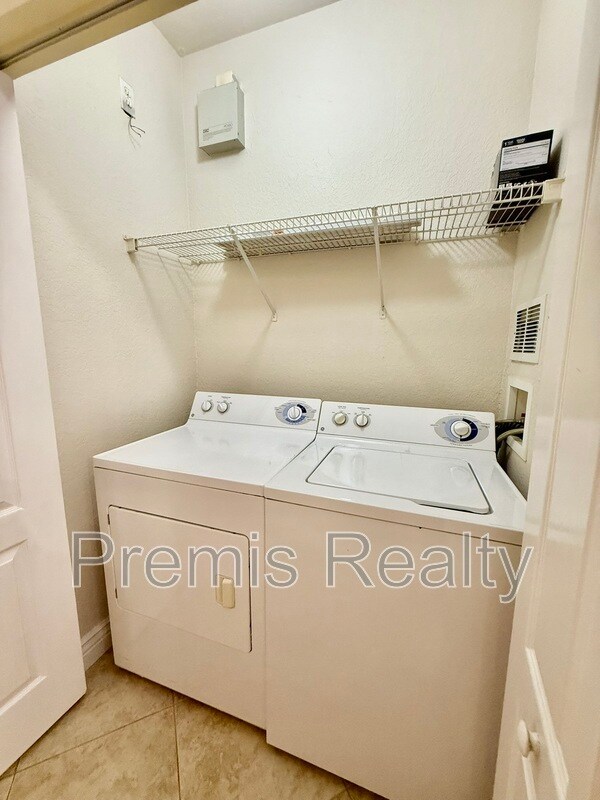 Building Photo - 2715 Via Capri