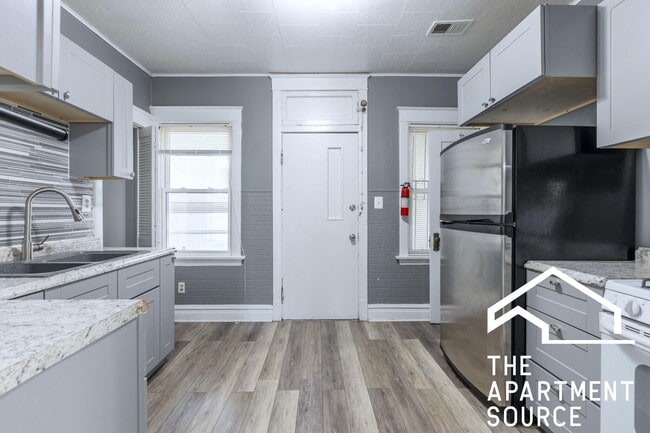 Building Photo - 4135 W Henderson St