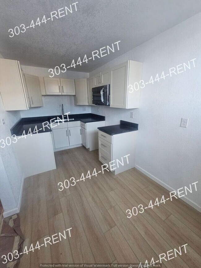 Building Photo - Great Location in Denver! All Utilities Included!