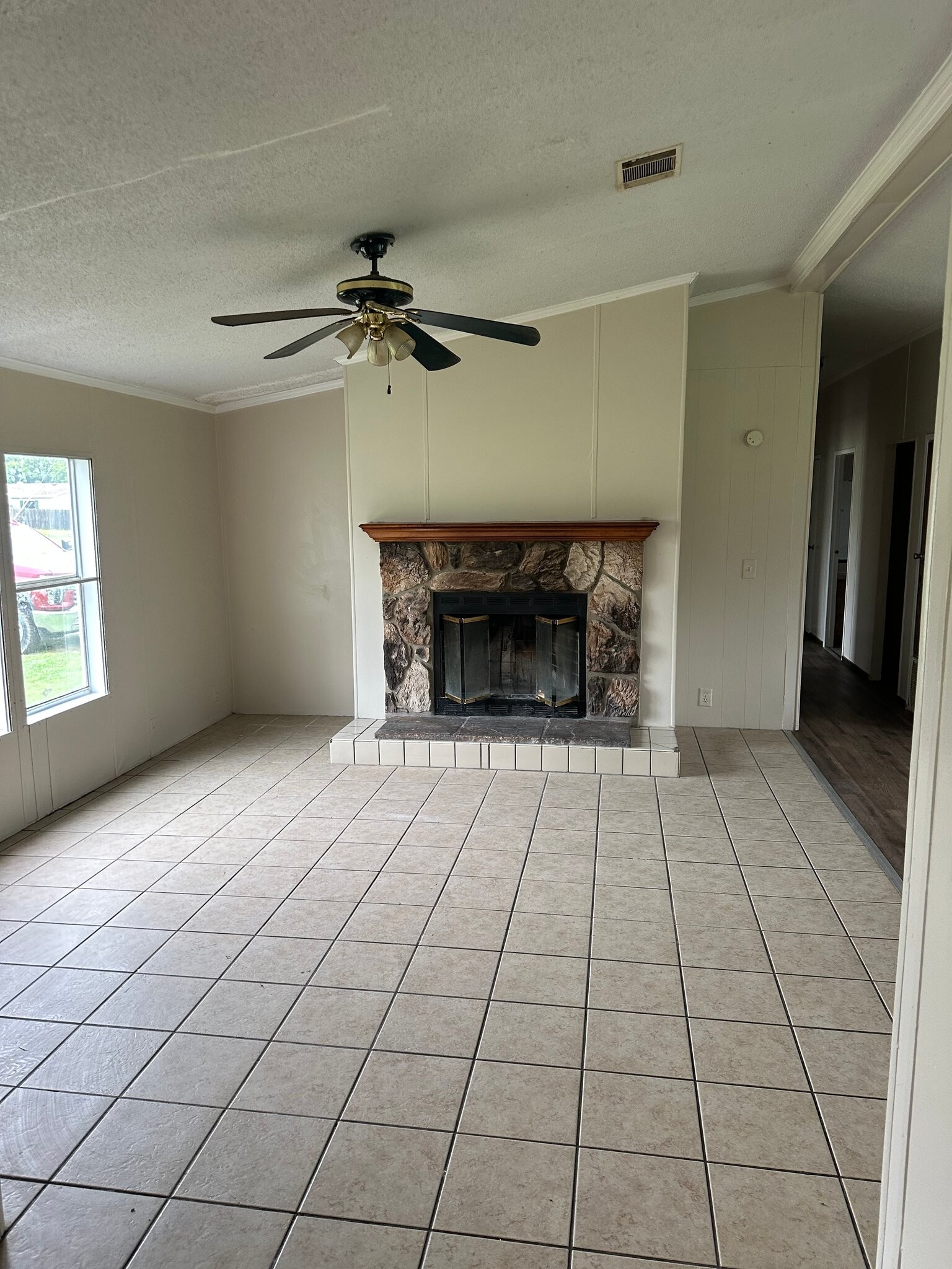 Building Photo - 120 Forest Creek Ln