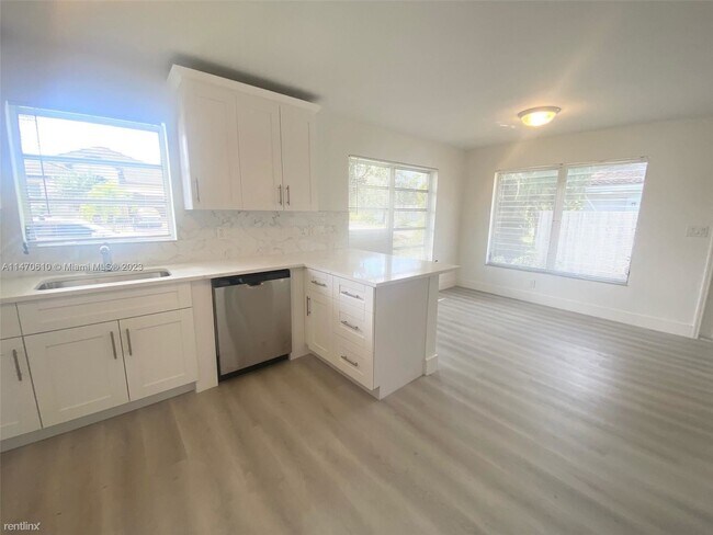 Building Photo - 2 br, 2 bath House - 1005 NE 2nd St # 1