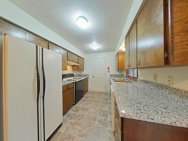 Building Photo - Recently Updated 3 Bedroom House ~ North C...
