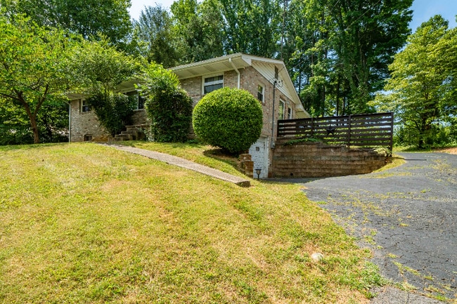 Primary Photo - 1221 Shelby Ave