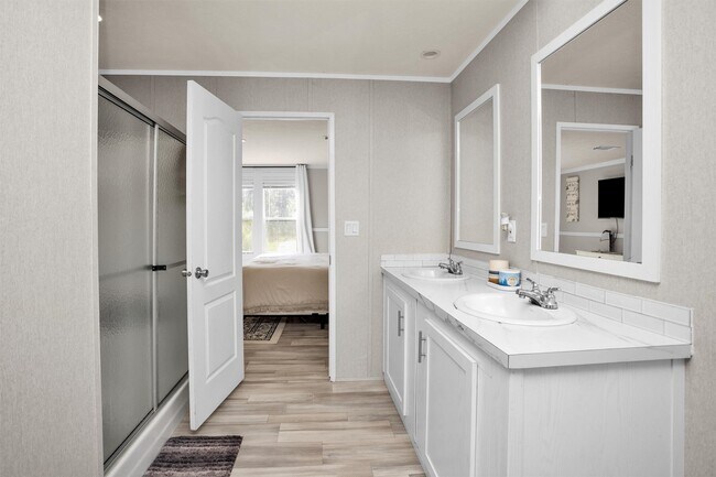 Building Photo - 595 County Rd 2218