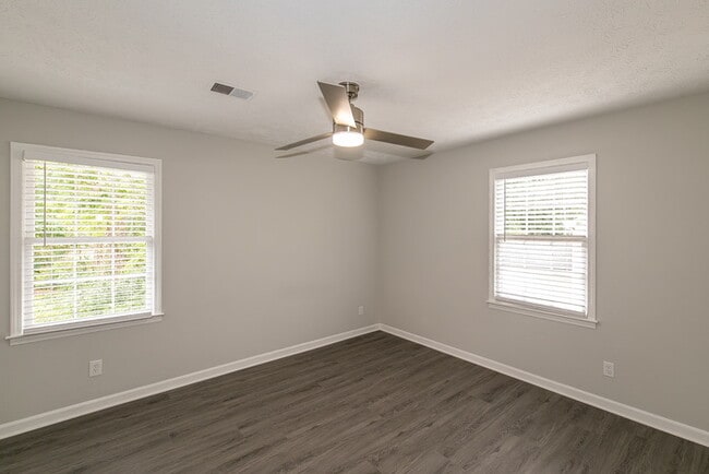 Building Photo - 4143 Meadow Way