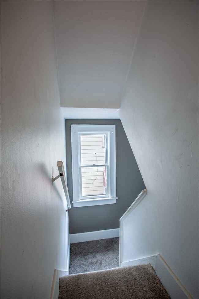 Building Photo - 1786 Clifford Ave