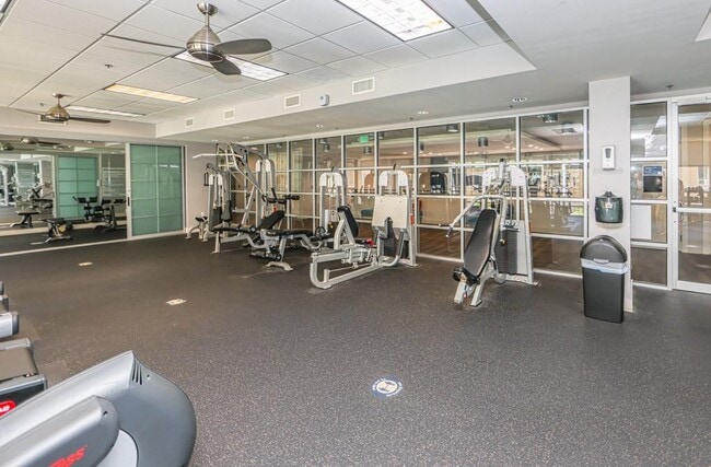 Building Photo - 711 Cosmopolitan Dr NE