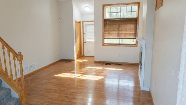 Building Photo - Stunning 2 Bedroom Home in The Heart of Eagan