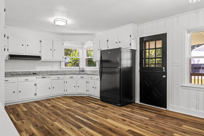Building Photo - 1155 Melvin Dr