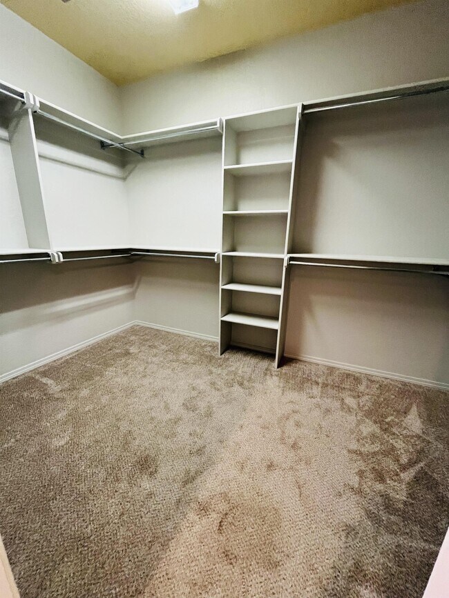 Building Photo - 1718 Windhill Ave