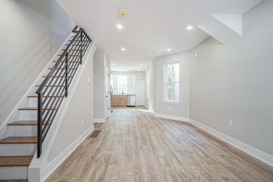 Building Photo - 1624 S Yewdall St