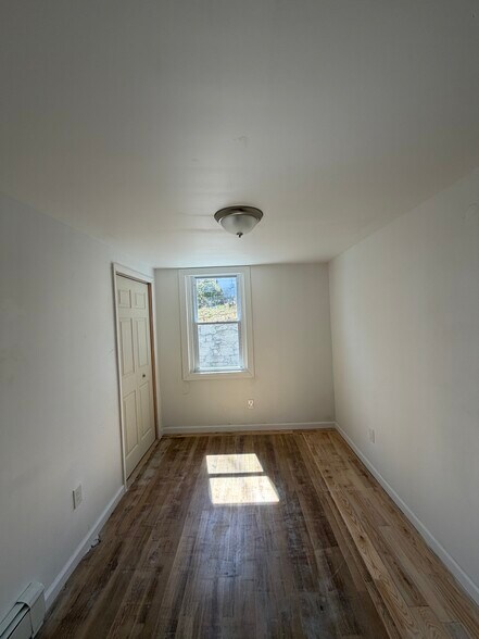 Building Photo - 490 Boswell Ave