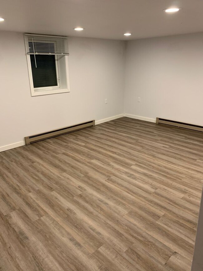 Building Photo - 406 S 11th St