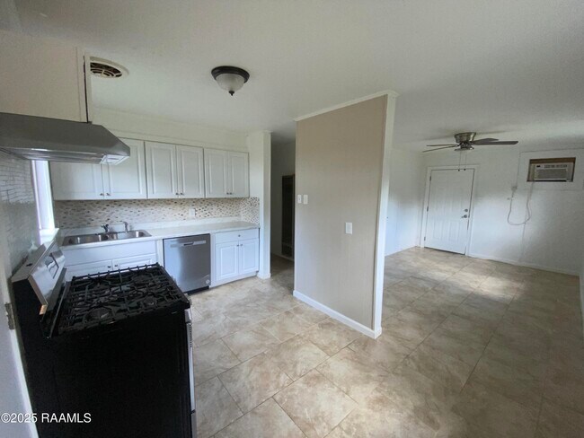 Building Photo - 12355 Palmyra Dr